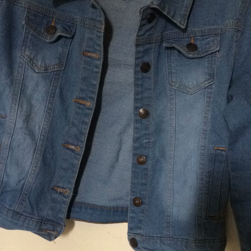 Cropped Jean Jacket - Picture 3 of 5
